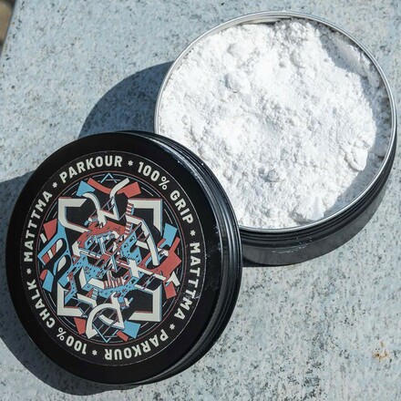 Das Matttma Chalk kommt in einer handlichen Metalldose mit Schraubverschluss. Es passt in jede Tasche und Du hast immer die richtige Dosis Chalk zur Hand