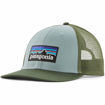 Die enganliegende und luftige Patagonia P-6 Logo LoPro Trucker Hat Basecap schützt dich zuverlässig vor Sonnenbrand und Sonnenstich. Mit coolem Logo.