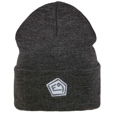 Die kuschelige E9 Beanie hält dich die gesamte kalte Jahreszeit über schön warm und begleitet dich robust auf allen Abenteuern. Online bei Chalkr bestellen