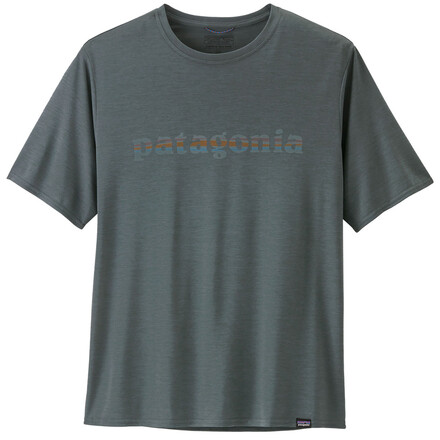 Das Capilene Cool Daily Graphic T-Shirt von Patagonia ist dein Allrounder für den Outdoorspaß bei gutem Wetter und punktet mit hoher Atmungsaktivität 