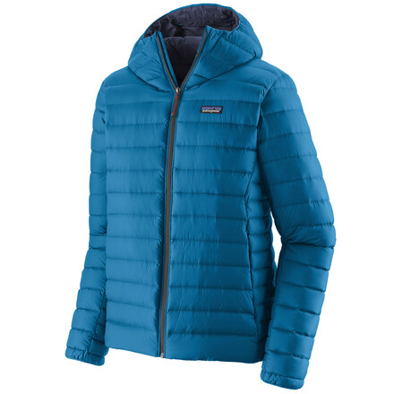 Der Down Sweater Hoody von Patagonia ist die Kapuzenvariante des beliebten Down Sweaters. Mit dieser Daunenjacke hat Kälte keine Chance.