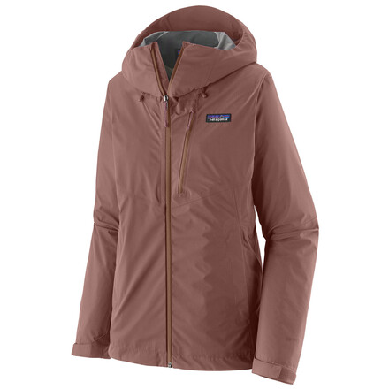 Die Women's Granite Crest von Patagonia ist eine besonders wasserdichte und atmungsaktive Hardshelljacke, die aus recycelten Fischernetzen besteht 