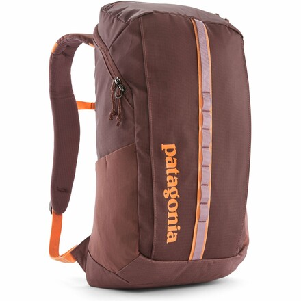 Der Black Hole Pack 25L von Patagonia ist ein robuster Tagesrucksack mit vielen praktischen Features, der angenehm zu tragen ist.