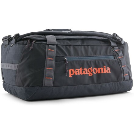 Die kompakte und vielseitige Patagonia Black Hole Duffel 40L ist sehr strapazierfähig und darf bei den meisten Fluggesellschaft als Handgepäck mitreisen.