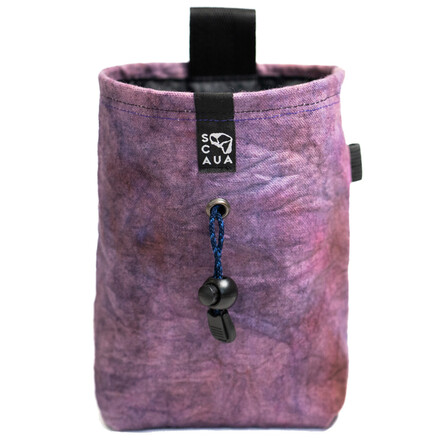 Der Tie Dye Chalk Bag von Scaua punktet mit viel Funktion, strapazierfähigem Material und einem stylischen Batik-Look. Jeder Chalk Bag ein Unikat!