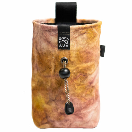 Der Tie Dye Chalk Bag von Scaua punktet mit viel Funktion, strapazierfähigem Material und einem stylischen Batik-Look. Jeder Chalk Bag ein Unikat!