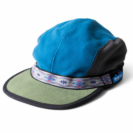 Mit der Kavu Fleece Strapcap schützt du dich auch in den kalten Jahreszeiten optimal vor Sonne und hast es gleichzeitig richtig kuschelig am Kopf.