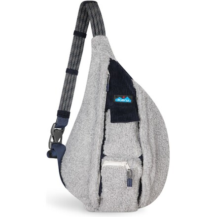 Die Kavu Rope Snug ist eine funktionale und zugleich kuschelige Tasche mit dem klassischen Trageriemen aus Kletterseil. Im Klettershop online bestellen!