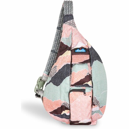 Die praktische Rope Sling von Kavu ist mit ihrem Gurt aus robustem Kletterseil nicht nur für Kletterfans ein echter Hingucker.