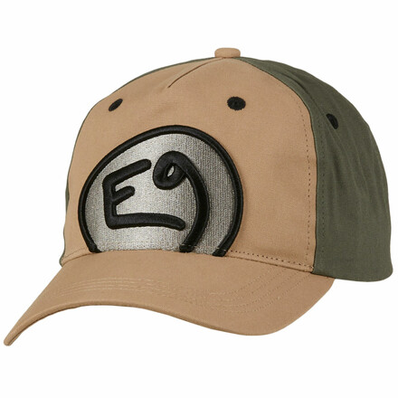 Das stylische und besonders komfortable E9 Jim Basecap lässt dich auch im Alltag an deine schönsten Klettertouren denken. Mit coolem Front-Logo.