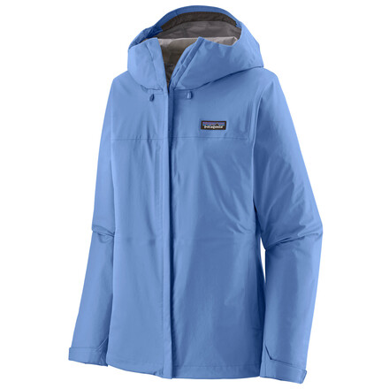 Die Patagonia Women´s Torrentshell ist eine 3-Lagen Hardshelljacke für Frauen, die absolut wasserdicht und winddicht ist und viele clevere Details hat