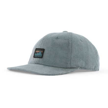 Die Patagonia Corduroy Cap ist eine robuste und stylische Basecap aus Cord mit einem Schirm aus recycelten Fischernetzen. Lässig und nachhaltig!