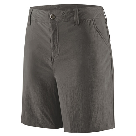 Die Patagonia Women’s Quandary Shorts 7 in. sind strapazierfähige, luftige und wasserabweisende Trekkingshorts. Hergestellt aus recycelten Fischernetzen.