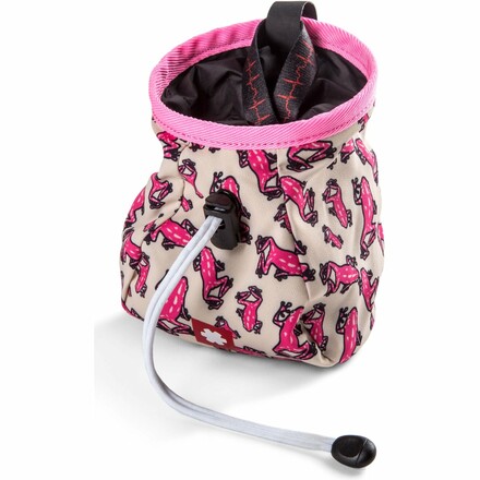  Der Ocun Lucky Kid + Belt ist die kleinere Variante des Lucky Chalk Bags und verfügt über einen integrierten Bürstenhalter sowie einen Hüftgurt