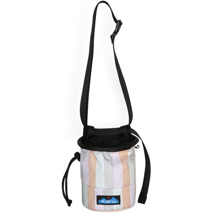 Die praktische Kavu Peak Seeker Chalk Bag hat einen integrierten Ring, der dir die Öffnung zu deinem Chalk nach Bedarf sicher und stabil offen hält.