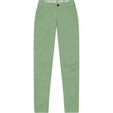 Die Laila Peak ist eine Boulderhose für Frauen, die mit sehr hohem Tragekomfort, viel Funktion und einem modernen, urbanen Design punkten kann.