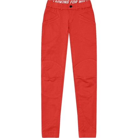 Die Laila Peak ist eine Boulderhose für Frauen, die mit sehr hohem Tragekomfort, viel Funktion und einem modernen, urbanen Design punkten kann.