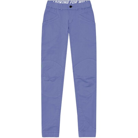 Die Laila Peak ist eine Boulderhose für Frauen, die mit sehr hohem Tragekomfort, viel Funktion und einem modernen, urbanen Design punkten kann.