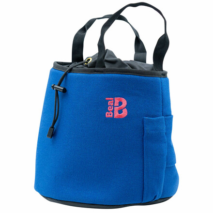 Der Beal Monster Cocoon II Chalk Bag eignet sich dank seines großen Fassungsvermögens für monstermäßig lange Bouldersessions. Standfest und zuverlässig!