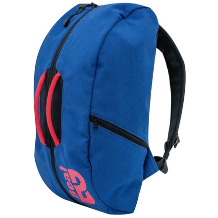 Der Beal Combi II ist ein praktischer und abriebfester Seilrucksack. Mit herausnehmbarer Seilplane, Materialschlaufe und gepolsterten Schulterriemen.