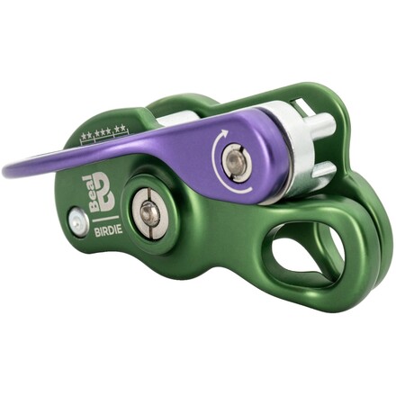 Das Birdie von Beal ist ein kompaktes und ergonomisches halbautomatisches Sicherungsgerät mit Bremsunterstützung. Ideal für dynamische Einfachseile.