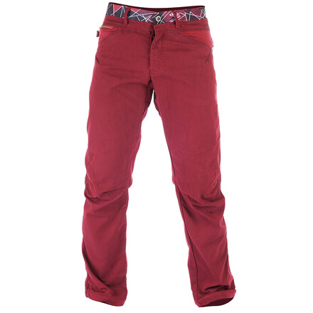 Die bequeme und strapazierfähige Yaniro Pant Kletterhose von Nograd weiß genau, worauf es beim Klettern und Bouldern ankommt.