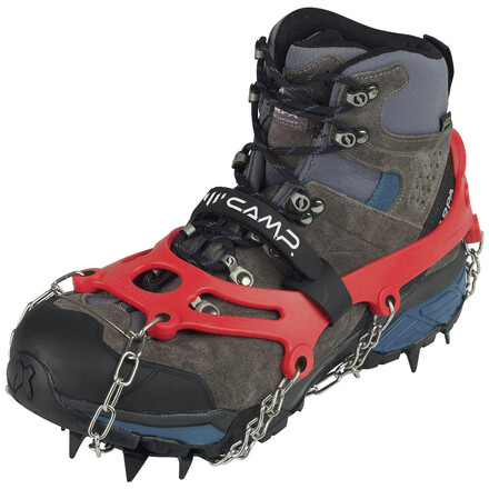 Der Camp Ice Master Grödel verfügt über 15 mm lange Zacken und ein bewegliches Vorderteil, dass einen natürlichen Gang auch auf Eis und Schnee ermöglicht.