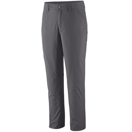 Die Patagonia Women's Quandary Pants ist eine minimalistische und sehr funktionale Trekkinghose aus recycelten Materialien. Verlässlich bei jedem Abenteuer