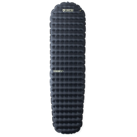 Die leichte Nemo Tensor Extreme Conditions Ultralight Insulated Sleeping Pad Isomatte ist für extreme Wetterbedingungen jenseits der -20 Grad gemacht.
