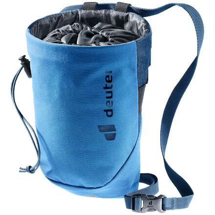 Die Form des Deuter Gravity Chalkbag II ist genau der der Hand angepasst was ein angenehmes Handling erlaubt. Lieferung inklusive Chalkbag Gürtel