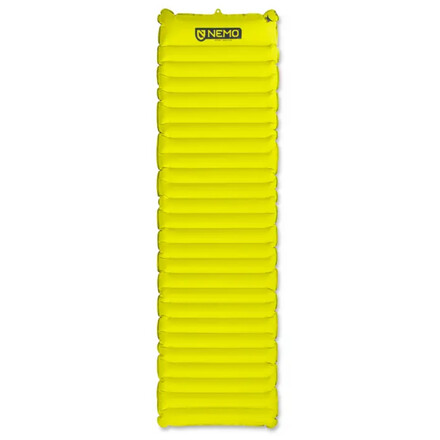 Die Nemo Equipment Astro Ultralight Sleeping Pad ist eine unkomplizierte und nachhaltige Isomatte für laue Sommernächte. Inklusive Vortex-Pumpsack!