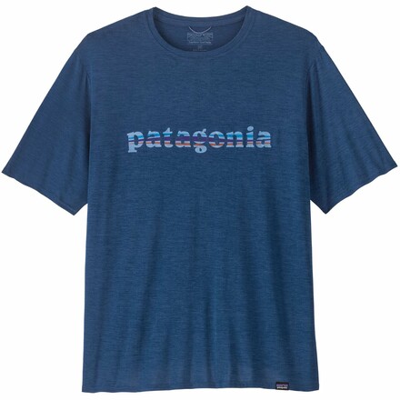 Das Capilene Cool Daily Graphic T-Shirt von Patagonia ist dein Allrounder für den Outdoorspaß bei gutem Wetter und punktet mit hoher Atmungsaktivität 