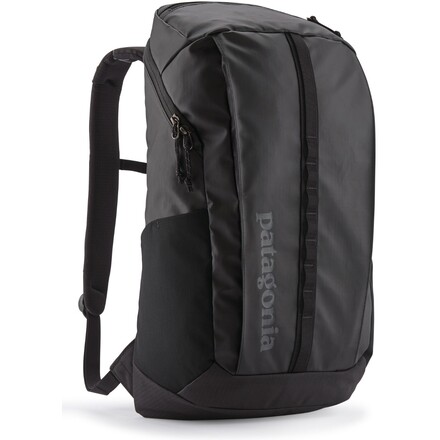 Der Black Hole Pack 25L von Patagonia ist ein robuster Tagesrucksack mit vielen praktischen Features, der angenehm zu tragen ist.