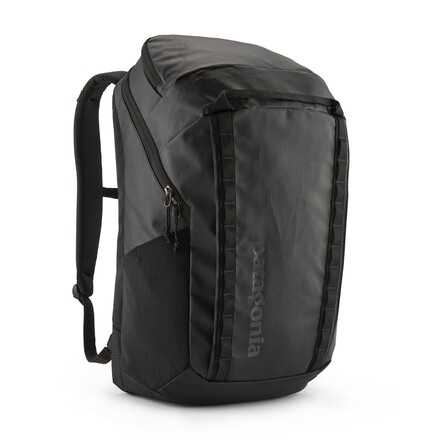 Der Black Hole Pack 32L ist ein kleines Rucksack-Wunder. Es finden sich viele praktische Taschen, er ist bequem und gut aussehen tut er auch noch.
