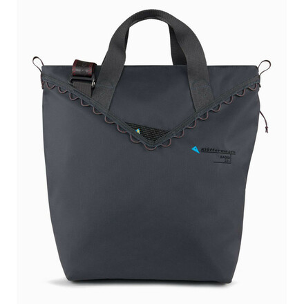 Die Klättermusen Baggi Bag 22L ist eine geräumige und zugleich funktionale Tragetasche im tollen Design. Mit Laptopfach und abnehmbaren Schultergurt.