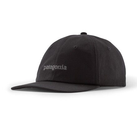 Die Patagonia Fitz Roy Icon Trad Cap ist eine klassische Basecap mit einem Kern aus recycelten Fischernetzen, die im Sommer nicht fehlen darf