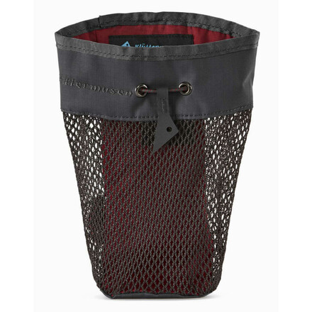 Der leichte Klättermusen Bottle Holder 2.0 ist ein praktisches Add-on für alle Klättermusen-Rucksäcke, die keine eigene Flaschenhalterung haben