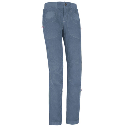 Die Danié VS ist eine Boulderhose von E9 mit weiblichen Schnitt und elastischem Bündchen, die jede Kletterbewegung mitmacht.