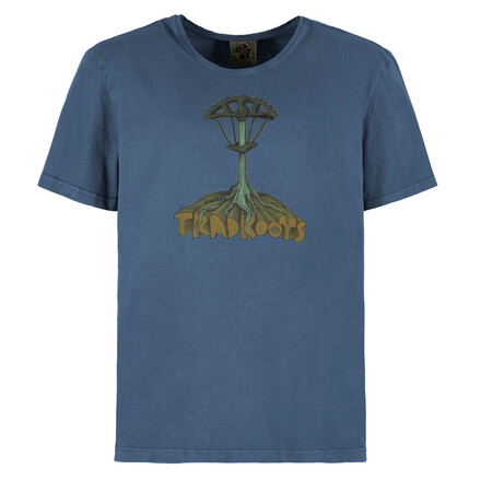 Das E9 Roots T-Shirt ist ein bequemes T-Shirt aus robuster Bio-Baumwolle. Passt perfekt unter den Klettergurt und hat einen tollen XL-Print auf der Front!