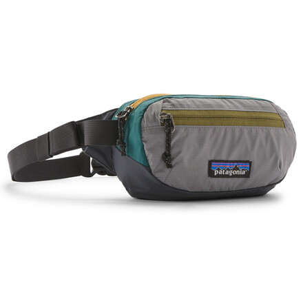 Die Patagonia Terravia Mini Hip Pack ist eine kompakte, leichte und sehr praktische Hüfttasche. Aus strapazierfähigem und nachhaltigem Material.
