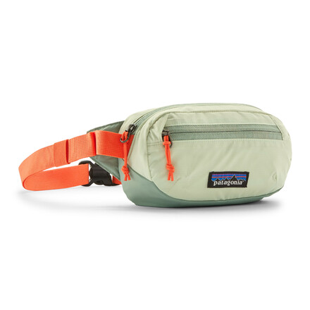 Die Patagonia Terravia Mini Hip Pack ist eine kompakte, leichte und sehr praktische Hüfttasche. Aus strapazierfähigem und nachhaltigem Material.