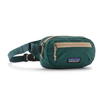 Die Patagonia Terravia Mini Hip Pack ist eine kompakte, leichte und sehr praktische Hüfttasche. Aus strapazierfähigem und nachhaltigem Material.