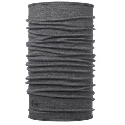 Das vielseitige Merino Midweight Multifunktionstuch von Buff ist besonders weich und atmungsaktiv und eignet sich ideal für kühles Übergangswetter.