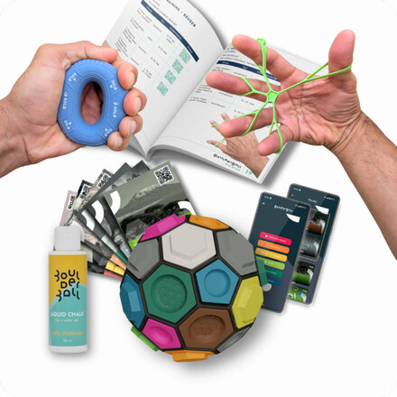 Der Boulderball ist wie eine kleine Boulderwand und dabei ein handliches Trainingsgerät - überall einsetzbar.