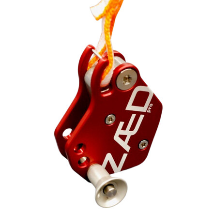 Der ZÆD ist ein verstellbarer Belay-Brake-Assistant, der leichten Sichernden ein kontrolliertes und weiches Sichern schwererer Kletterpartner ermöglicht.