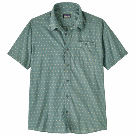 Ein optisches Statement setzt du mit dem Go To Shirt von Patagonia. Ein stylisches und doch gleichzeitig bequemes Kletter-Kurzarmshirt.