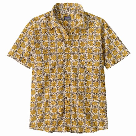 Ein optisches Statement setzt du mit dem Go To Shirt von Patagonia. Ein stylisches und doch gleichzeitig bequemes Kletter-Kurzarmshirt.