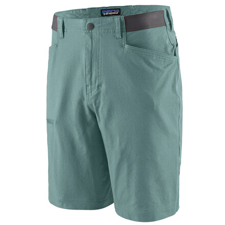 Mit der Venga Rock Shorts von Patagonia im Schrank freut man sich schon auf heiße Klettertage. Reinschlüpfen, wohlfühlen und ran an den Fels.