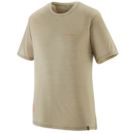 Das Patagonia Cap Cool Merino Blend Graphic Shirt ist ein komfortables T-Shirt mit hohem Merinowollanteil. Atmungsaktiv und feuchtigkeitsableitend!