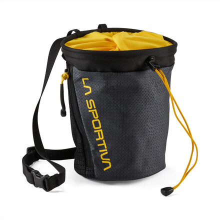 Der Granite Pro Chalk Bag ist ein robuster und leichter Chalkbag aus recyceltem ROBIC Nylon, ideal für Kletterhalle und Fels. Mit praktischer Zubehörtasche und hohem Tragekomfort begleitet er dich zuverlässig bei jeder Session.